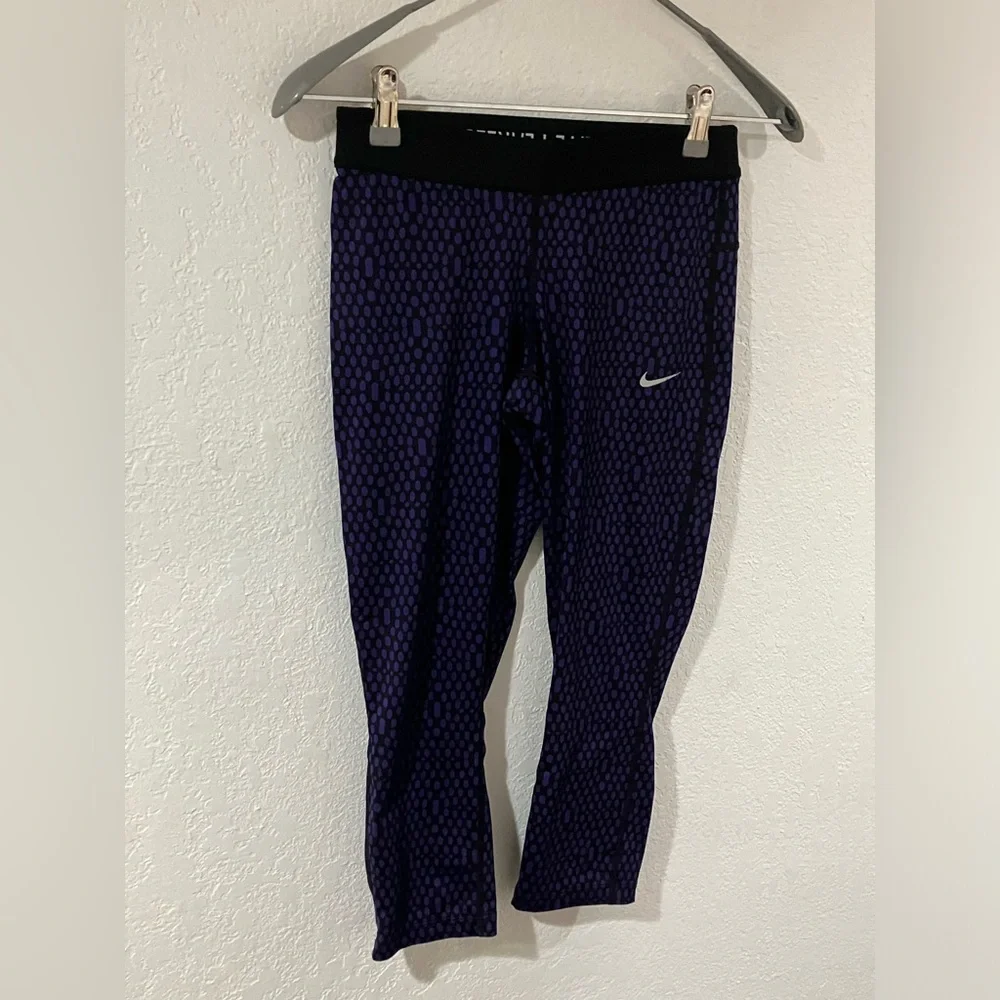 Nike women’s small purple and black leggings lightweight workout running yoga